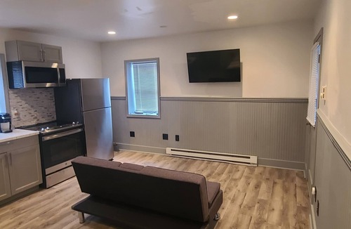 Glasco Apartment | Cozy Modern Studio Apt in Glasco