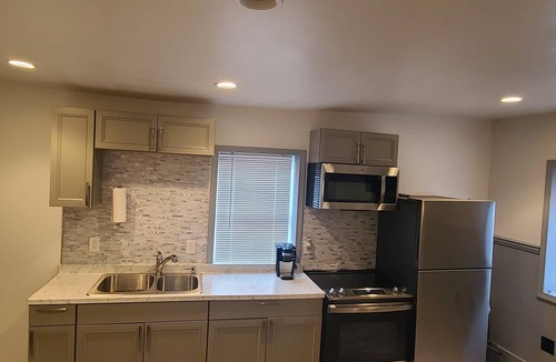 Glasco Apartment | Cozy Modern Studio Apt in Glasco