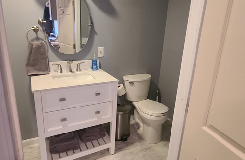 Glasco Apartment | Cozy Modern Studio Apt in Glasco