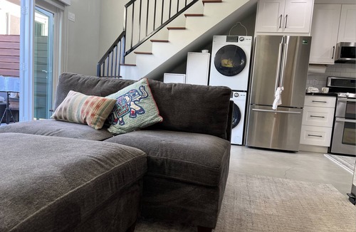 Del Rey House | Cozy modern studio plus huge loft, new construction