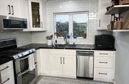 Del Rey House | Cozy modern studio plus huge loft, new construction