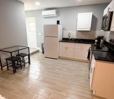 Casselberry House | Cozy Modern Studio