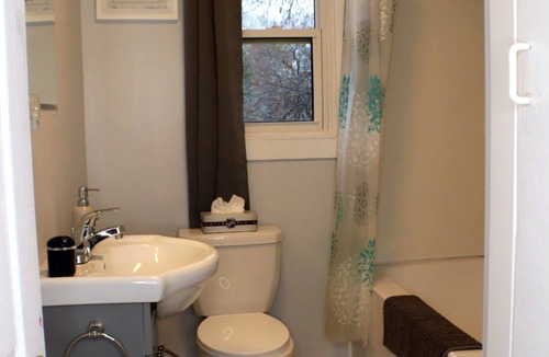Sudbury Apartment | Cozy Modern Suite Near All Amenities + Transit./Parking + Wi-Fi + Laundry
