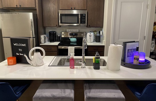 Ankeny House | Cozy Modern Townhome