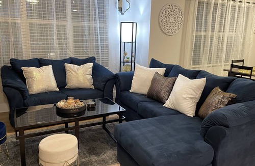 Ankeny House | Cozy Modern Townhome