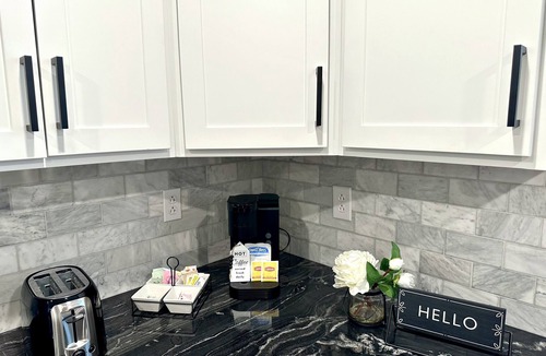 Utica House | Cozy Modern Utica Retreat 2BD Private Home Near Hospital, Downtown & Dining