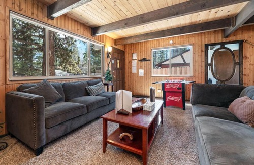 Big Bear City House | Cozy Moonlight Chalet