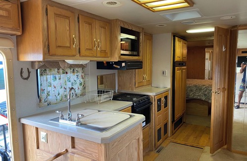 Garden City House | Cozy Motorhome with WiFi, two bathrooms, full kitchen in charming Garden City TX