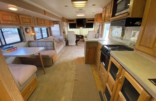 Garden City House | Cozy Motorhome with WiFi, two bathrooms, full kitchen in charming Garden City TX