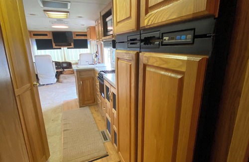 Garden City House | Cozy Motorhome with WiFi, two bathrooms, full kitchen in charming Garden City TX