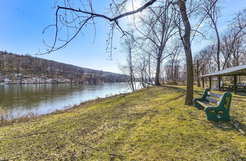 Mount Union Cabin | Cozy Mount Union Cabin w/Fire Pit & River Access