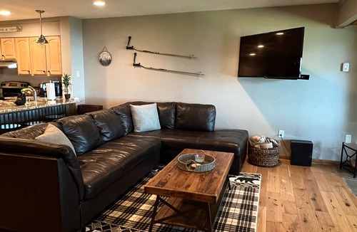 Nellysford Condo | Cozy Mountain vibes @ Dobie condos, - location location location!