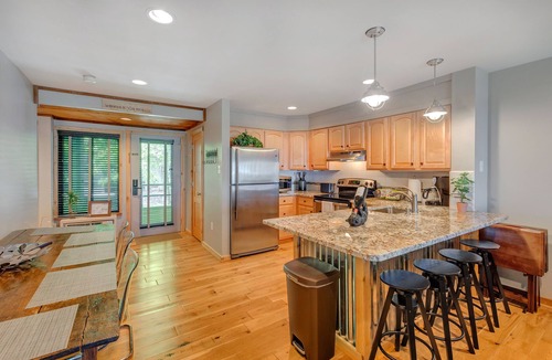 Nellysford Condo | Cozy Mountain vibes @ Dobie condos, - location location location!