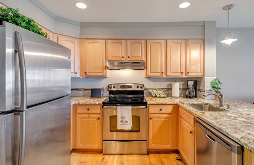 Nellysford Condo | Cozy Mountain vibes @ Dobie condos, - location location location!