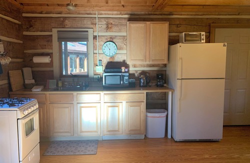 Roseland Cabin | Cozy Mountain Cabin Nelson 151 near Bold Rock Cidery and DB Brewery
