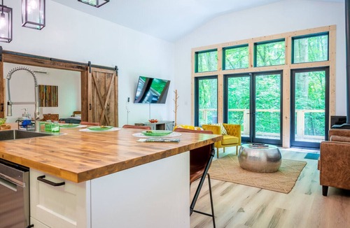 Hot Springs Cabin | Cozy Mountain Cabin with Fireplace, Creekside Views, Outdoor Fire Pit in Hot Springs
