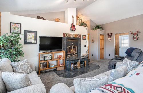 Saint Mary's House | Cozy Mountain Cabin in Idaho Springs
