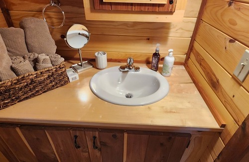 Eldred Cabin | Cozy Mountain Cabin w/Private Lake Access