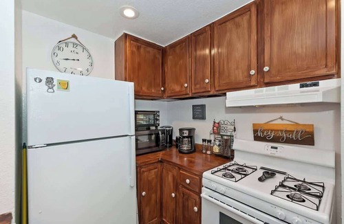 Boulder Bay Condo | Cozy Mountain Condo Community Pool & Jacuzzi Pet-Friendly