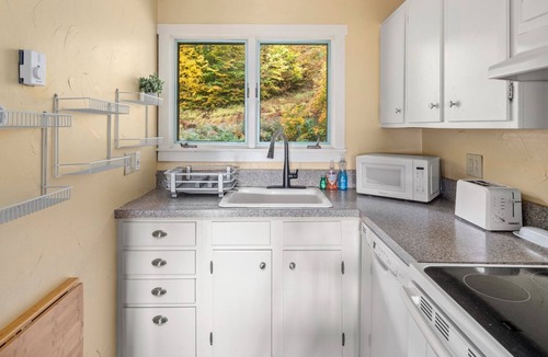 Bolton Valley Condo | Cozy mountain condo w/ski access & patio