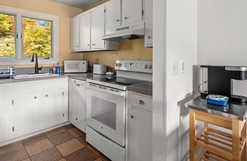 Bolton Valley Condo | Cozy mountain condo w/ski access & patio