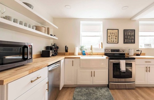 Haines Falls House | Cozy Mountain Getaway | Hot Tub | Grill | Fire Pit