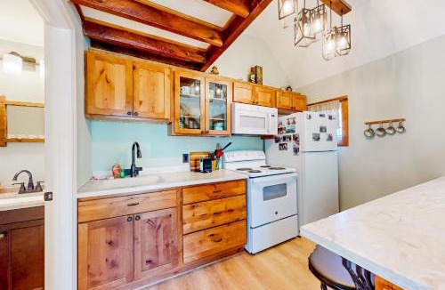 Proctorsville Apartment | Cozy Mountain Getaway