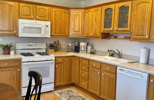 Benton House | Cozy Mountain Getaway - Near Rickett’s Glen