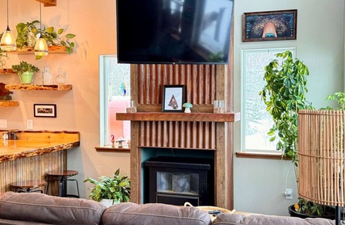 Fishhook Cabin | Cozy Mountain Hideaway Cabin