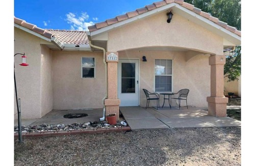 Zuzax House | Cozy Mountain Home 2 Bedroom with Fireplace 20 min to Albuquerque