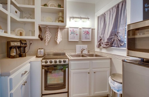 Mountain Home House | Cozy Mountain Home Cottage: Walk to Marina!
