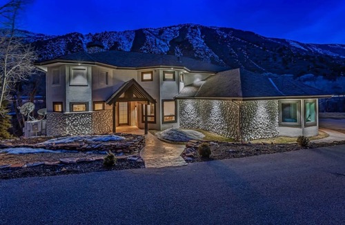 Basalt House | Cozy mountain home w/riverfront patio & trails