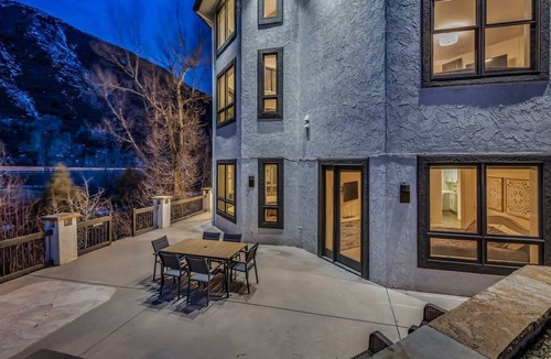 Basalt House | Cozy mountain home w/riverfront patio & trails
