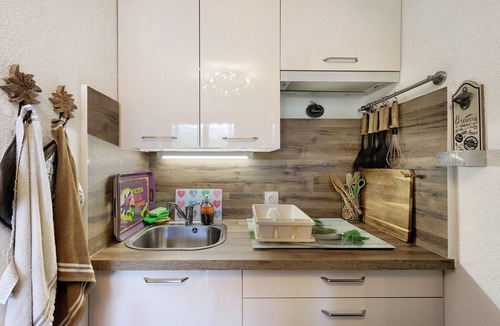 Sainte-Leocadie Apartment | Cozy Mountain Retreat for Two with Balcony, Mountain View & Wi-Fi