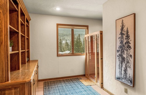 Blue River House | Cozy Mountain Retreat - 9 min to Breckenridge