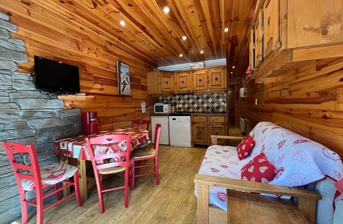Pra Loup Apartment | Cozy mountain-style apartment, Pra-Loup, 4-6 ppl