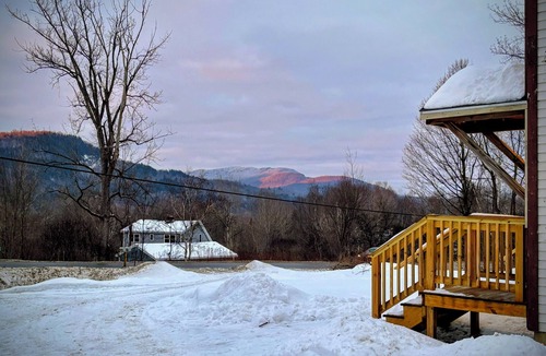 Jeffersonville Apartment | Cozy Mountain Town Apartment near Smugglers Notch