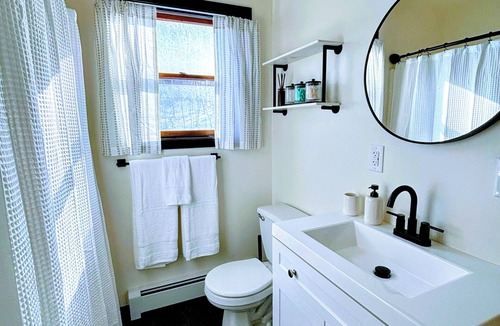 Jeffersonville Apartment | Cozy Mountain Town Apartment near Smugglers Notch