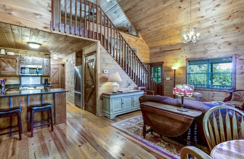 Hayesville Ski Chalet | Cozy Mountain View Chalet