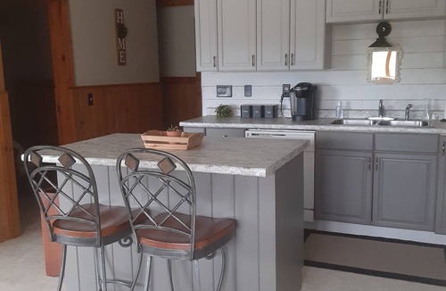 Brighton House | Cozy Mountain View Retreat