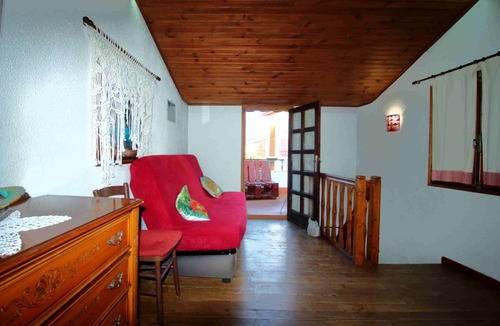 Estavar Cottage | Cozy mountain village house.