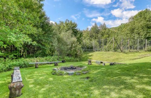 Waitsfield Apartment | Cozy Mountainside Condo