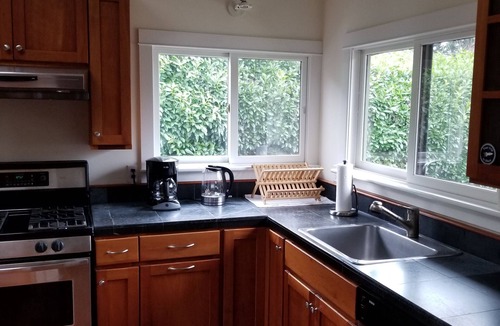 Mount Tabor House | Cozy Mt. Tabor Bungalow