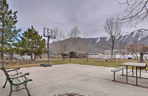 Lake Point Apartment | Cozy Mtn Apt ~10Mi to Great Lake State Park