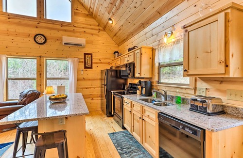 Murphy Cabin | Cozy Mtn Cabin: Spacious Deck & Forest Views!