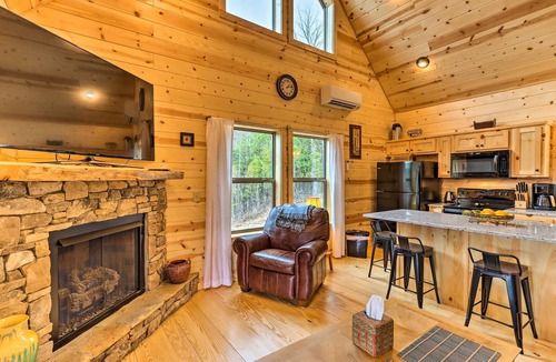 Murphy Cabin | Cozy Mtn Cabin: Spacious Deck & Forest Views!