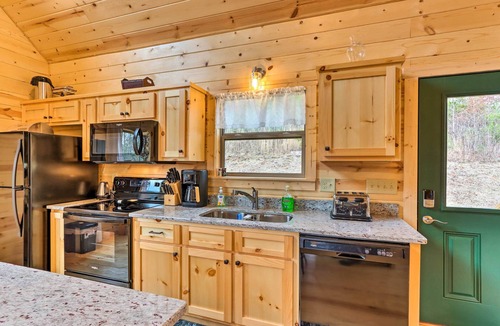 Murphy Cabin | Cozy Mtn Cabin: Spacious Deck & Forest Views!