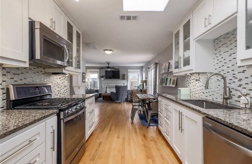 Austin House | Cozy Multi-Property Bungalow in Central Austin - Cowboy pool