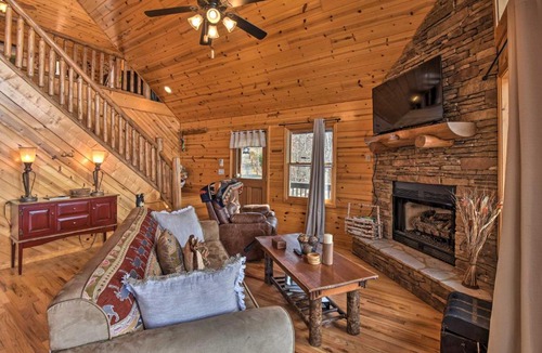 Murphy House | Cozy Murphy Cabin with Mountain Views and Fire Pits!