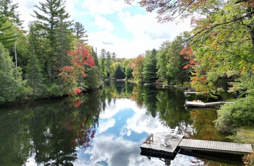 Bracebridge Cabin | Cozy Muskoka Riverfront Cottage